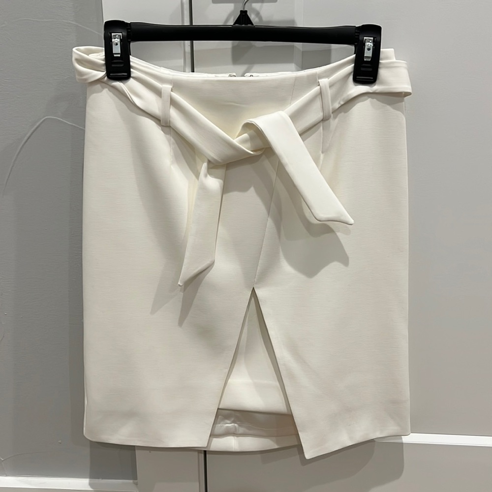 Brand new White House black market skirt